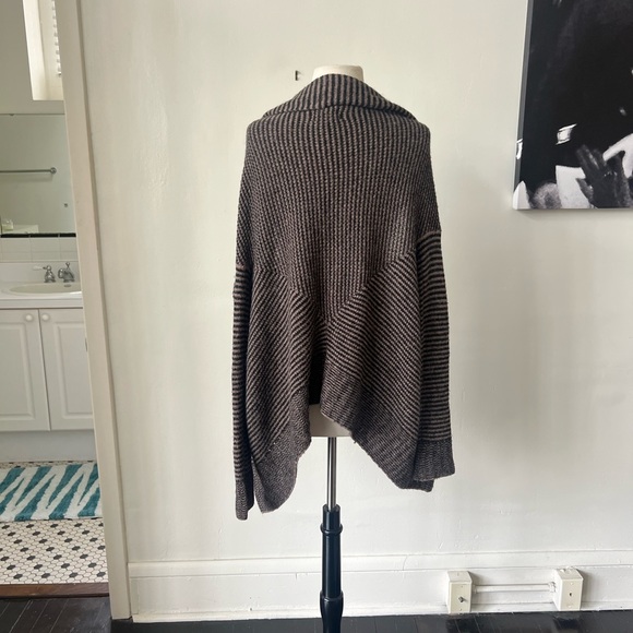 Asymmetrical Striped Cardigan Sweater with Pockets - Picture 5 of 8